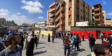 Διπλό ισραηλινό χτύπημα στο νοσοκομείο Νάσερ στη Γάζα - Τουλάχιστον 20 νεκροί, ανάμεσα τους και πέντε δημοσιογράφοι