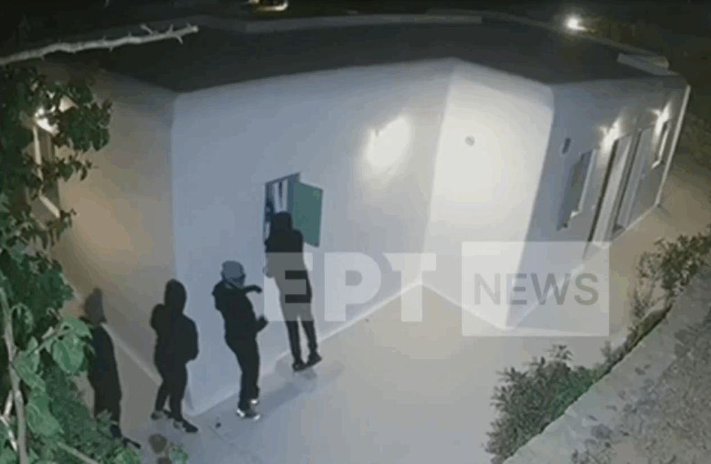 Συνελήφθησαν στη Μύκονο 4 διαρρήκτες που έκλεβαν τουρίστες - Έκρυβαν τα κλοπιμαία σε βράχια