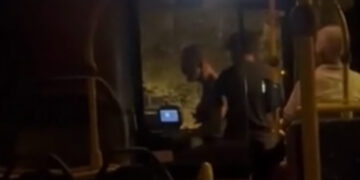 Άγριο επεισόδιο σε λεωφορείο της γραμμής Γλυφάδα - Βάρκιζα: Επιβάτης γρονθοκόπησε τον οδηγό