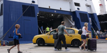 Πειραιάς: Οδηγός ταξί πέθανε μέσα στο όχημά του στο λιμάνι