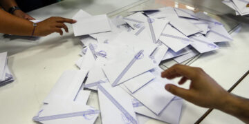 Δημοσκόπηση της Interview για την POLITIC: Πτώση 5 μονάδων για τη ΝΔ μέσα στο καλοκαίρι - Τι φαίνεται για το πιθανό κόμμα Τσίπρα