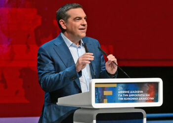 Ανάρτηση Αλ. Τσίπρα με επίθεση κατά Μαρινάκη με αποσπάσματα από τη συνέντευξή του