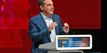 Ανάρτηση Αλ. Τσίπρα με επίθεση κατά Μαρινάκη με αποσπάσματα από τη συνέντευξή του