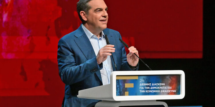 Ανάρτηση Αλ. Τσίπρα με επίθεση κατά Μαρινάκη με αποσπάσματα από τη συνέντευξή του