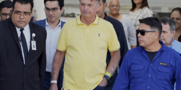 Βραζιλία: Δικαστής του ομοσπονδιακού ανωτάτου δικαστηρίου διέταξε την μόνιμη παρακολούθηση του ακροδεξιού πρώην προέδρου Μπολσονάρου, λόγω «κινδύνου φυγής»