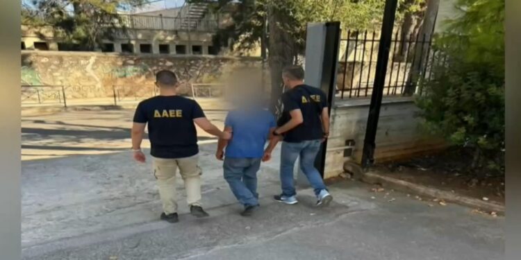 Συνελήφθη 62χρονος αλλοδαπός για τη φωτιά στον παράδρομο της Αττικής Οδού