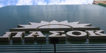 ΠΑΣΟΚ κατά Μαρινάκη: «Έχει βάλει σκοπό να φτάσει τους μεγάλους προπαγανδιστές»