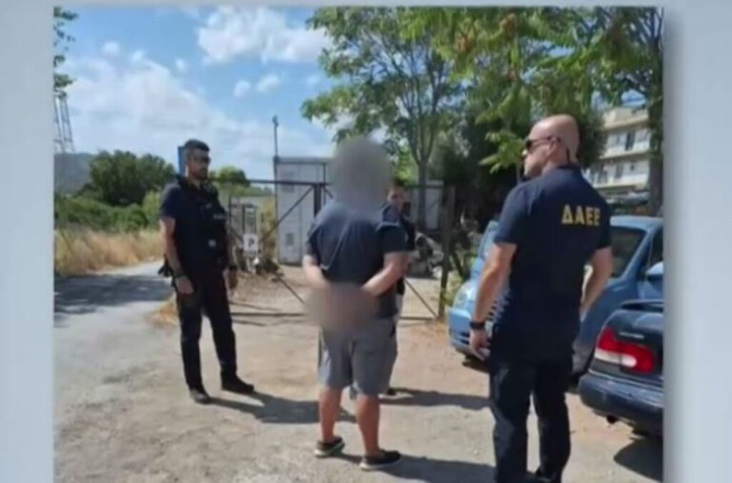 Προφυλακίστηκε ο 48χρονος δημοτικός υπάλληλος που κατηγορείται για εμπρησμό στην Παλλήνη – Αρνείται τις κατηγορίες