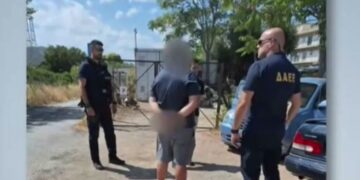 Προφυλακίστηκε ο 48χρονος δημοτικός υπάλληλος που κατηγορείται για εμπρησμό στην Παλλήνη – Αρνείται τις κατηγορίες