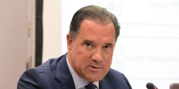 Νοσοκομείο Σύρου: Αποδοκιμασίες και γιουχαΐσματα εναντίον του Άδωνι Γεωργιάδη