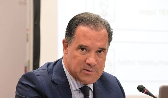 Νοσοκομείο Σύρου: Αποδοκιμασίες και γιουχαΐσματα εναντίον του Άδωνι Γεωργιάδη