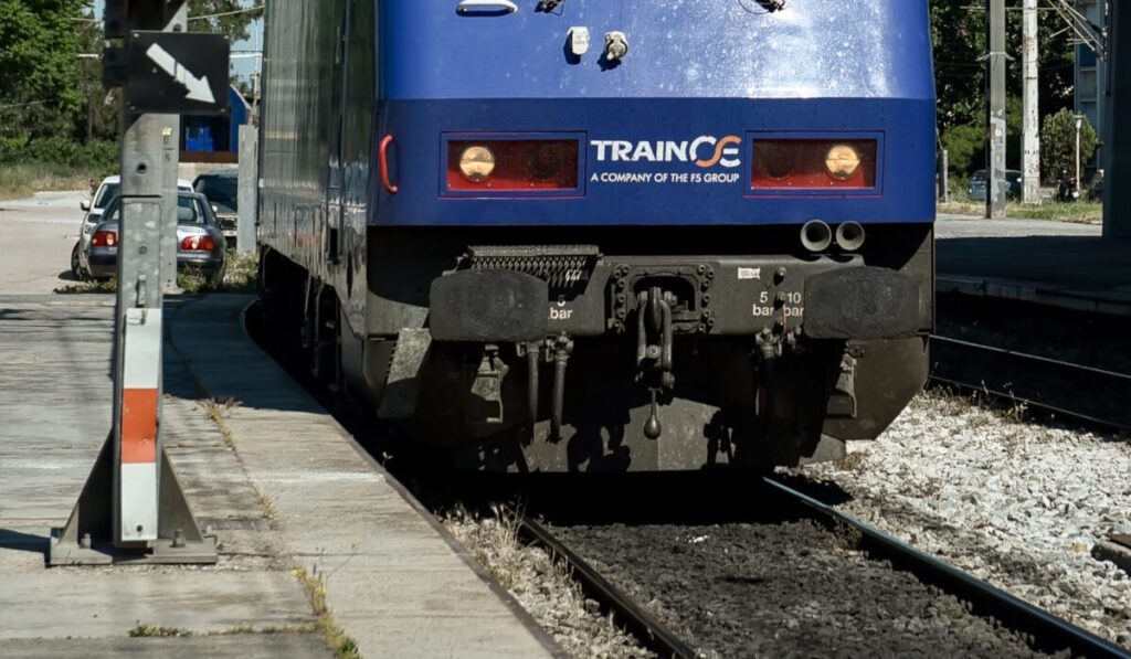 Αμαξοστοιχία της Hellenic Train με 400 επιβάτες συγκρούστηκε με κοπάδι προβάτων στην Αλίαρτο