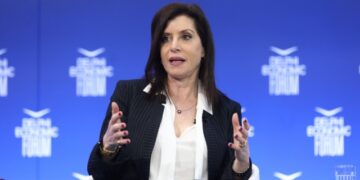 Στις 24 Νοεμβρίου η δίκη της Άννας Ασημακοπούλου και τριών ακόμη για τη διαρροή e-mail των αποδήμων