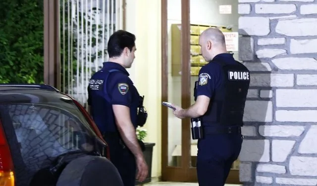 Πατήσια: Νεκρή εντοπίστηκε 34χρονη γυναίκα που γέννησε στο διαμέρισμά της - Νεκρό και το νεογνό