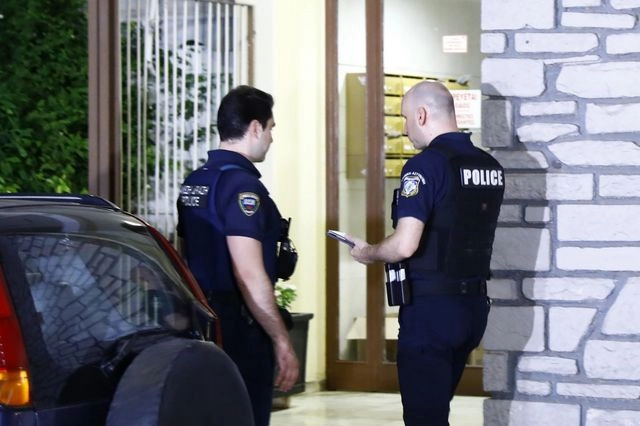 Πατήσια: Νεκρή εντοπίστηκε 34χρονη γυναίκα που γέννησε στο διαμέρισμά της - Νεκρό και το νεογνό