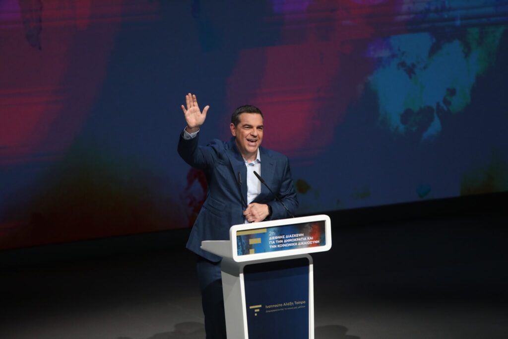 Ανάρτηση Αλέξη Τσίπρα: "Χρειαζόμαστε έναν νέο πατριωτισμό απέναντι στην ολιγαρχία και την κλεπτοκρατία"