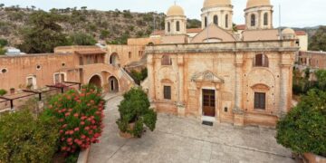 Δεύτερη δικογραφία για τη Μονή Χανίων: Εκβιασμοί, μίζες και σοκαριστικοί διάλογοι