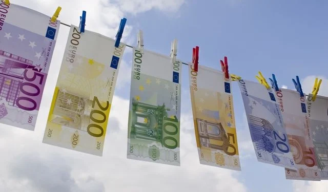 Αρχή για το Ξέπλυμα Μαύρου Χρήματος: Πάνω από 180 άτομα ελέγχονται για "ξέπλυμα" - Ανάμεσά του διευθυντές υπουργείων και ανώτεροι υπάλληλοι κρατικών υπηρεσιών