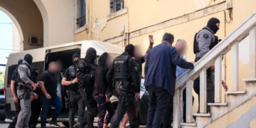 Υπόθεση της μαφίας της Κρήτης: Ολοκληρώθηκαν οι απολογίες – Ποιοι οδηγούνται στη φυλακή