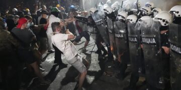 Νέες διαδηλώσεις στη Σερβία: Χιλιάδες διαδηλωτές απαιτούν πρόωρες εκλογές