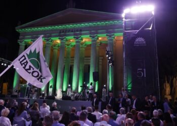 Απάντηση ΠΑΣΟΚ στην ομιλία Τσίπρα: "Κάποτε μιμούνταν τη φωνή του Ανδρέα, τώρα φτιάχνει ομιλίες με ατάκες από τα Δελτία Τύπου μας"