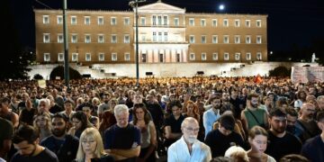 Μαζικές συγκεντρώσεις για τα Τέμπη στο Σύνταγμα και σε όλη την Ελλάδα