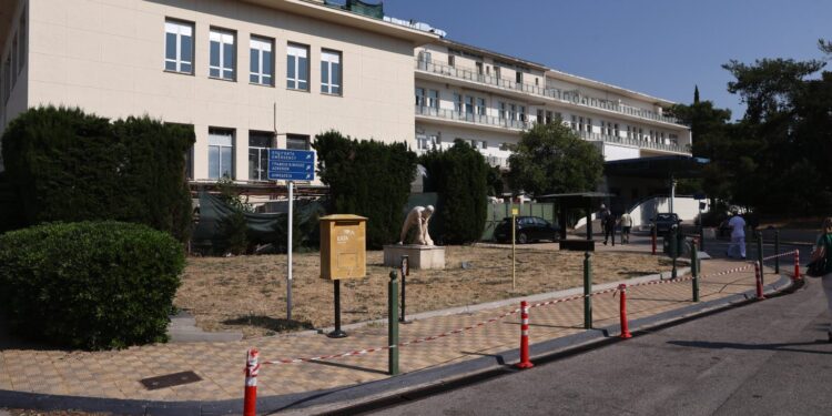 Επαναπατρίστηκαν οι δύο Έλληνες που είχαν τραυματιστεί σε τροχαίο ατύχημα στο Ναϊρόμπι της Κένυας - Νοσηλεύονται στο ΚΑΤ