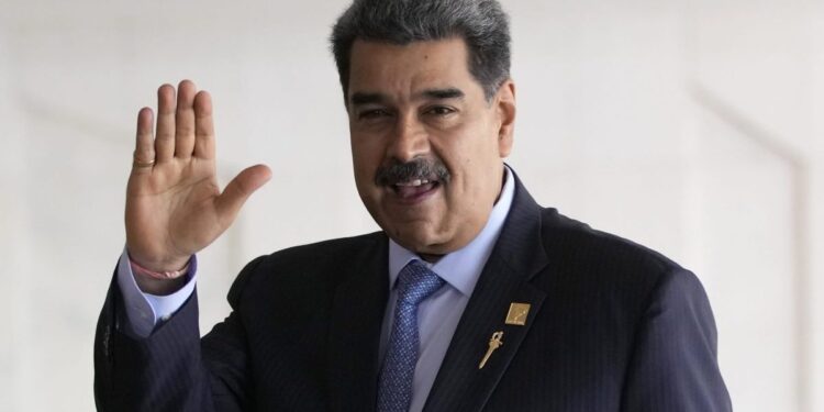 Ο Νικολάς Μαδούρο ανακοίνωσε ότι αναπτύσσει 25.000 στρατιώτες στα σύνορα της Βενεζουέλας