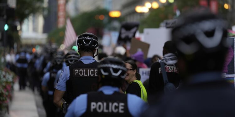 ΗΠΑ: Η κυβέρνηση Τραμπ ανακοίνωσε την έναρξη αστυνομικής επιχείρησης στο Σικάγο κατά της παράνομης μετανάστευσης