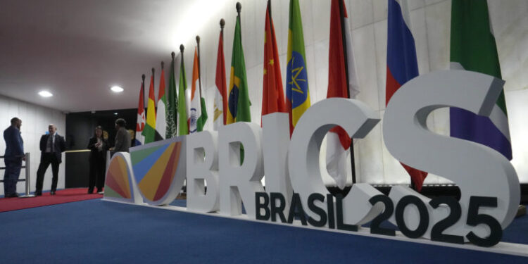 Οι χώρες της BRICS καταγγέλλουν τον «δασμολογικό εκβιασμό» και τις «μονομερείς ενέργειες» των ΗΠΑ