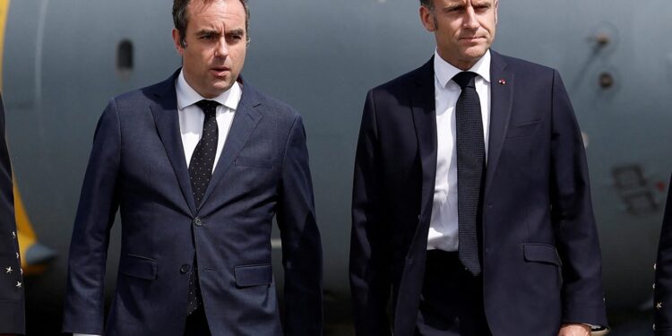 Γαλλία: Ο Μακρόν διόρισε νέο πρωθυπουργό τον υπουργό Άμυνας Σεμπαστιάν Λεκορνί