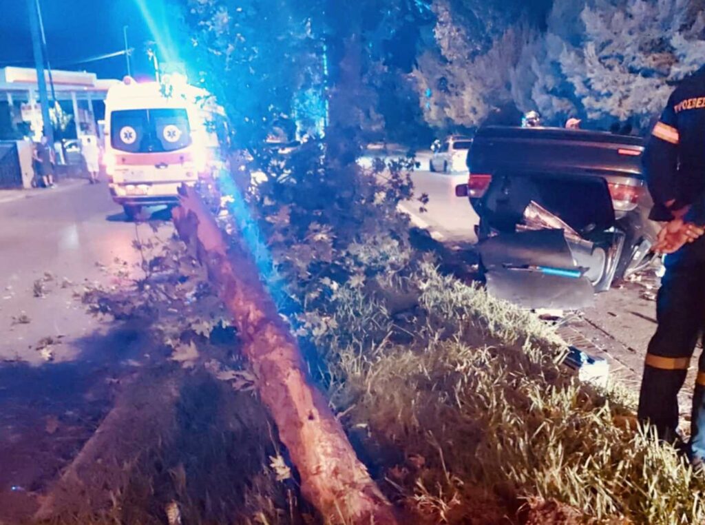 Σοβαρό τροχαίο στην Καλαμάτα - Νεκρή 19χρονη κοπέλα