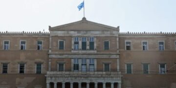 Βουλή: Συμπληρωματική δικογραφία κατά Τριαντόπουλου για τα Τέμπη