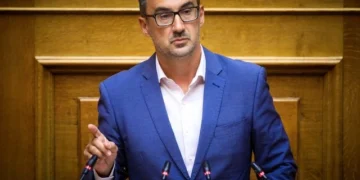 Αλέξης Χαρίτσης από τη Βουλή: “Μισό καφέ την ημέρα τα μέτρα στήριξης Μητσοτάκη”