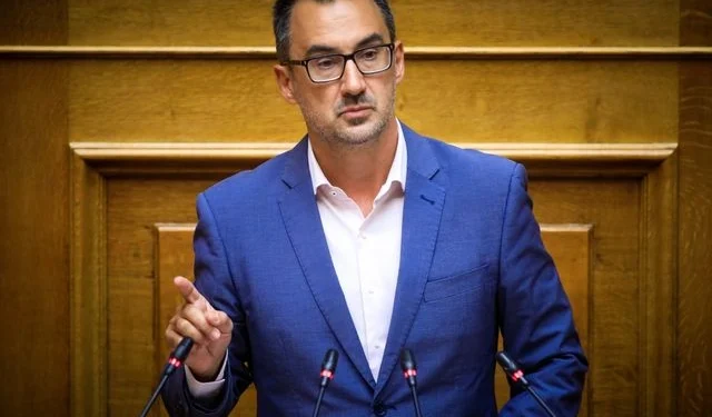 Αλέξης Χαρίτσης από τη Βουλή: “Μισό καφέ την ημέρα τα μέτρα στήριξης Μητσοτάκη”
