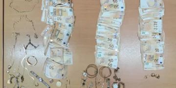 Κεφαλονιά: Συνελήφθησαν δύο μέλη κυκλώματος τηλεφωνικών απατών – Αναζητείται 17χρονος ως συνεργός τους