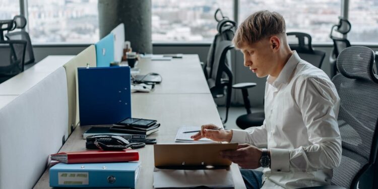 Ποια θα είναι η νέα φορολογική κλίμακα για τους μισθωτούς