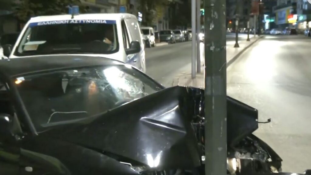 Κάτω Πατήσια: Ι.Χ. έπεσε σε κολώνα φωτισμού – Μία γυναίκα τραυματίας