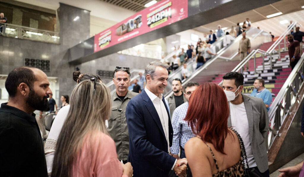 Ο Κ. Μητσοτάκης στον σταθμό του Μετρό «Σύνταγμα»