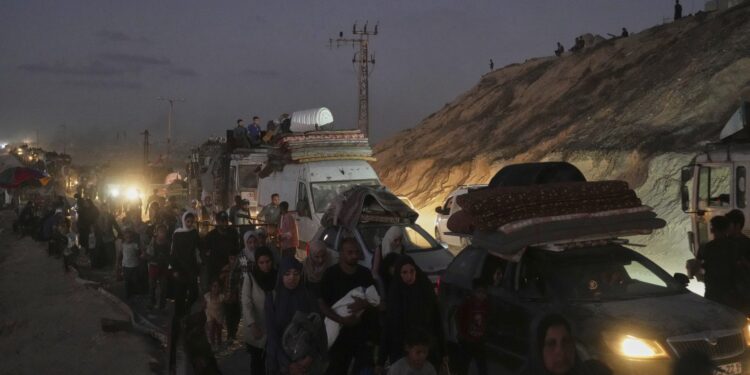 ΓΑΖΑ: 450.000 Παλαιστίνιοι εγκατέλειψαν την πόλη, σύμφωνα με την πολιτική προστασία