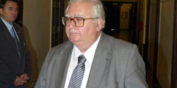 Πέθανε, σε ηλικία 81 ετών, ο πρώην υπουργός του ΠΑΣΟΚ, Αλέκος Ακριβάκης