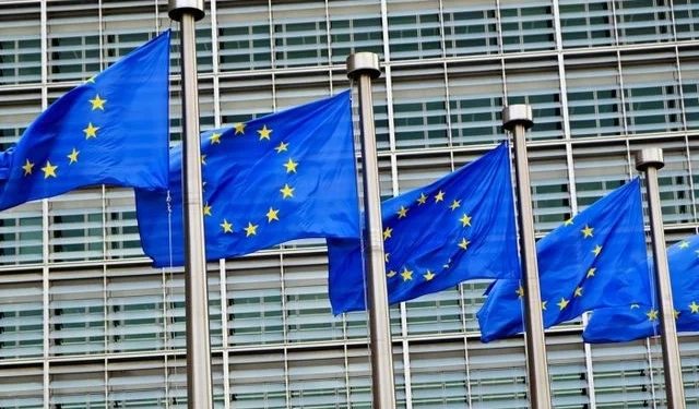 Ούρσουλα φον ντερ Λάιεν: Τι περιλαμβάνει το 19ο πακέτο κυρώσεων κατά της Ρωσίας