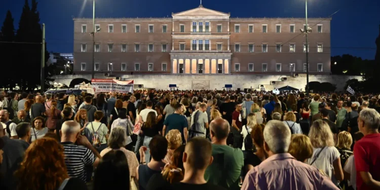 Σύνταγμα: Μεγάλη συγκέντρωση συμπαράστασης στον Πάνο Ρούτσι