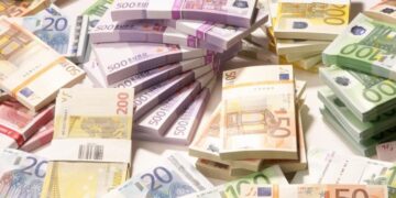 Οι φορολογικές παγίδες που κρύβουν οι μεταφορές χρημάτων