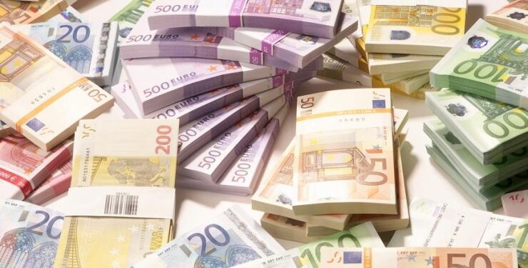 Οι φορολογικές παγίδες που κρύβουν οι μεταφορές χρημάτων