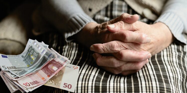 Συνταξιούχοι: Ποιοι μένουν εκτός της ενίσχυσης των 250 ευρώ