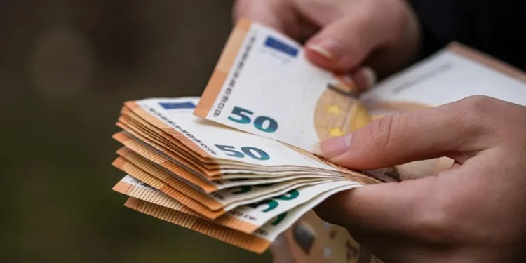 Έκτακτο βοήθημα 250 ευρώ: Ποιοι μένουν εκτός