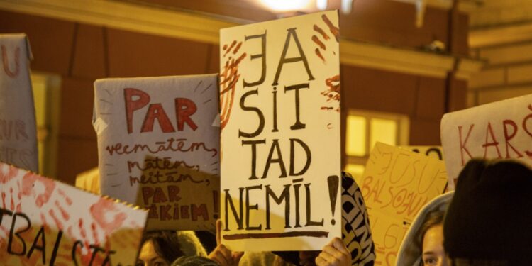 Λετονία: Εγκρίθηκε από την Βουλή η αποχώρηση από τη σύμβαση για την προστασία των γυναικών