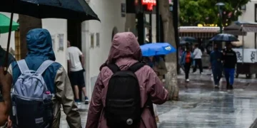 Ο καιρός: Έρχονται δύο διαδοχικά κύματα κακοκαιρίας με βροχές και καταιγίδες