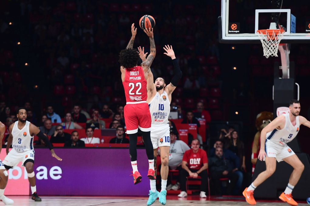 Euroleague: Ο Ολυμπιακός έχασε από την Εφές με 82-78 στο ΣΕΦ